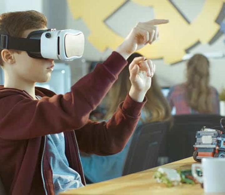 Gamification and Immersive VR/AR Learning: The Multisensory Classroom